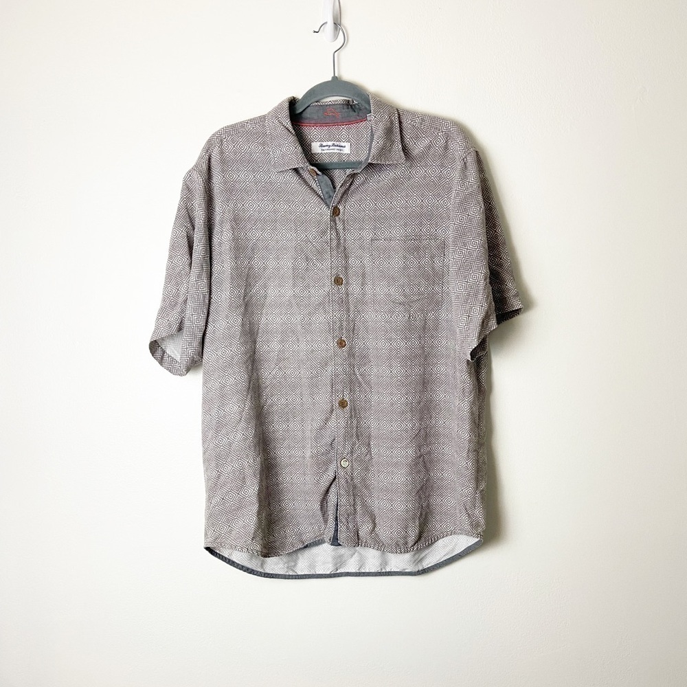 TOMMY BAHAMA • Men’s Coconut Point Geo Camp Shirt in Bala Shark Size Large